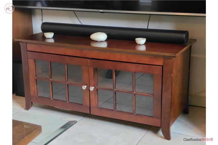 Mesa de Televisor, Puerto Rico