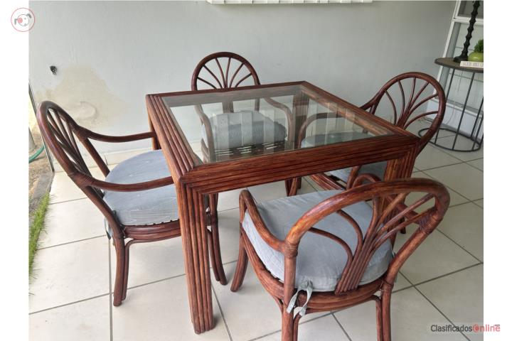 Juego de comedor en Ratan Natural, Puerto Rico