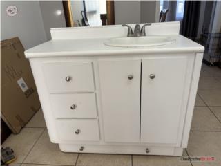 Vanity con mezcladora y espejo 
