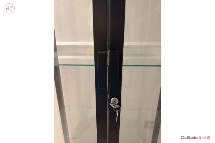 Vitrina con puerta, Puerto Rico