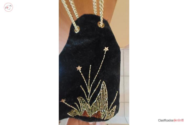 Cartera  pequeña de noche, Puerto Rico