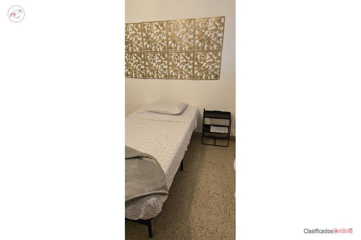Cama twin/mattress/mesita/alfombra/gavetero, Puerto Rico