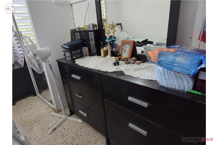 Se vende juego de cuarto queen completo, Puerto Rico