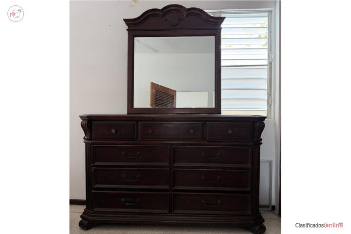 Gavetero de madera estilo clásico/tradicional, Puerto Rico