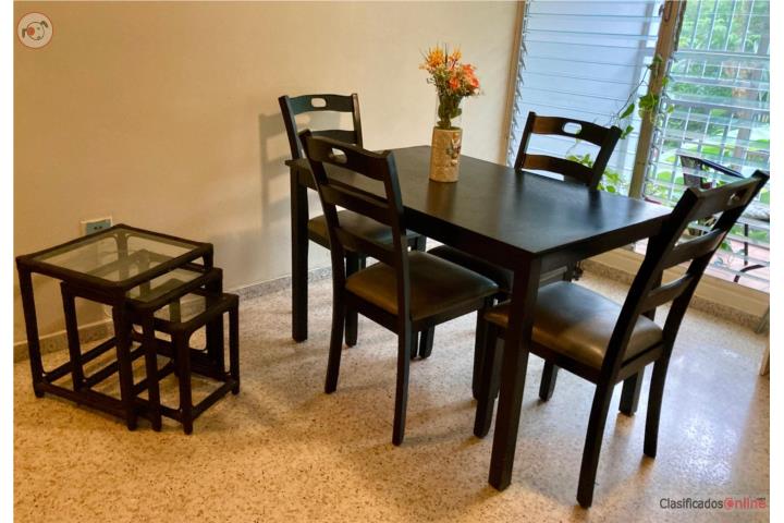 Juego de comedor, 4 sillas y 3 mesitas , Puerto Rico