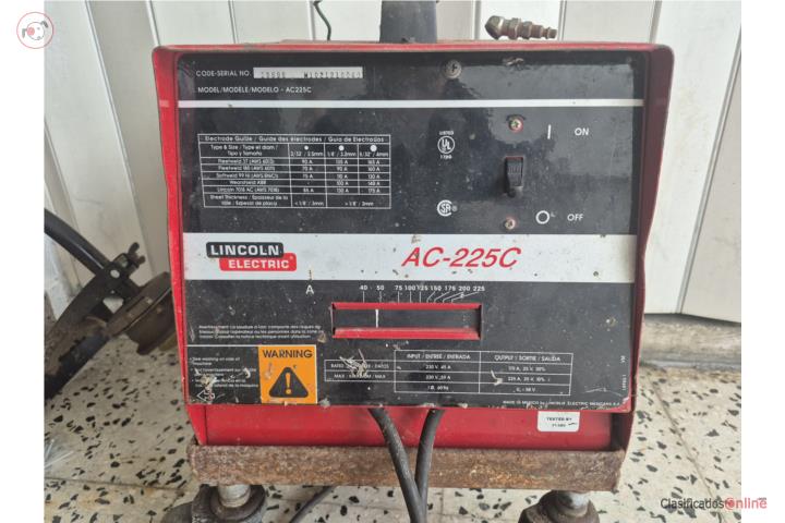 Soldadora marca Lincoln Electric funcional, Puerto Rico