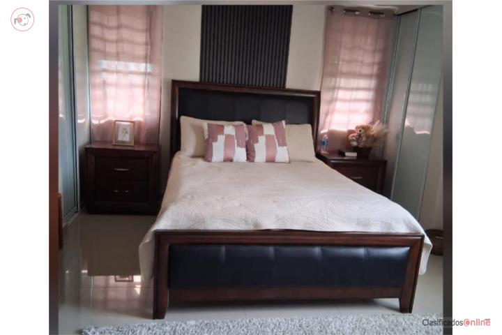 Juego de cuarto queen en madera, Puerto Rico