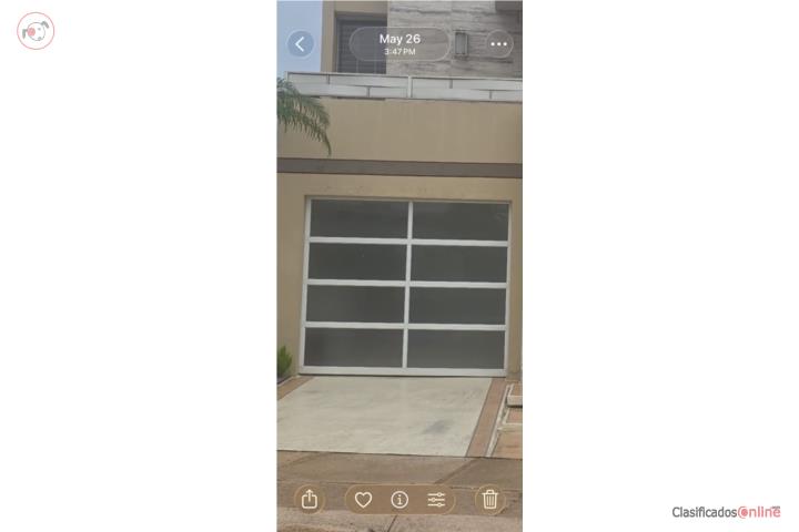 Dos Rolling doors, Puerto Rico