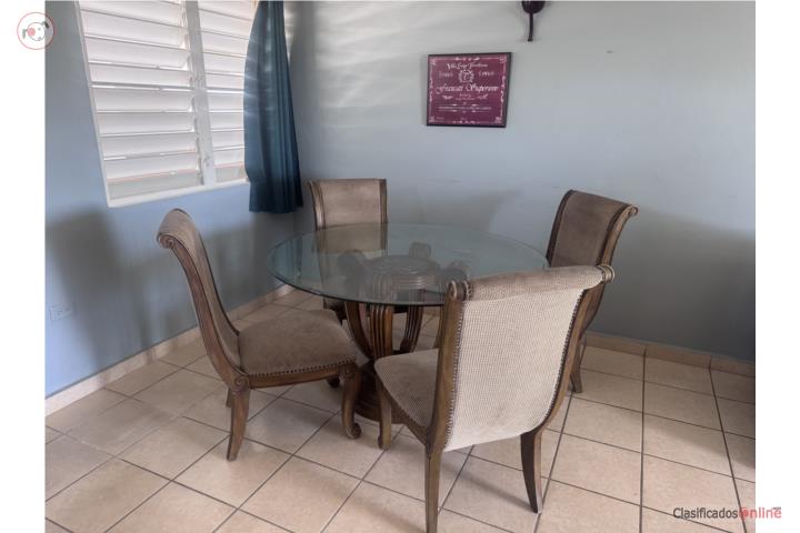 Mesa con 4 sijas, Puerto Rico