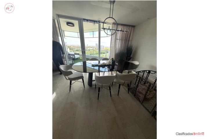 Mesa de Comedor, 6 sillas y lámpara, Puerto Rico