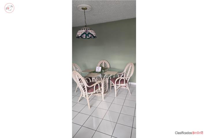 Mesita comedor, Puerto Rico