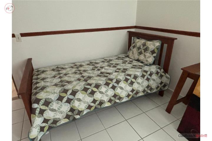 Cama twin de madera con mattress, Puerto Rico