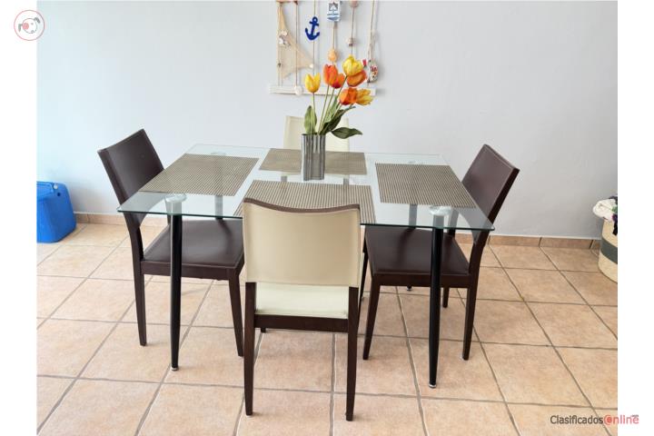 Mesa de comedor en cristal, Puerto Rico