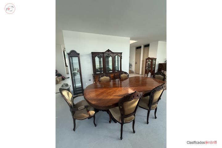 Comedor Luis XV: Mesa, 6 Sillas y Vitrina, Puerto Rico