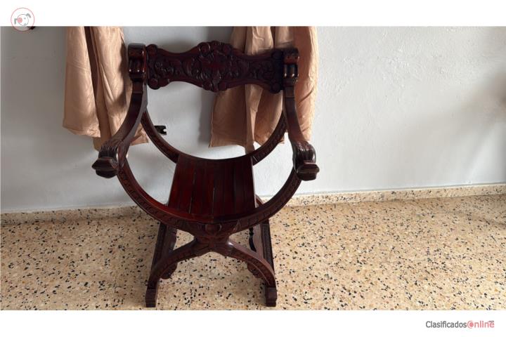 Silla de madera antigua , Puerto Rico