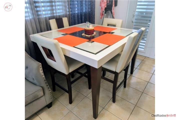 Juego de Comedor, Puerto Rico