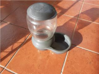 Comedero marca  Petmate $ 3, Puerto Rico