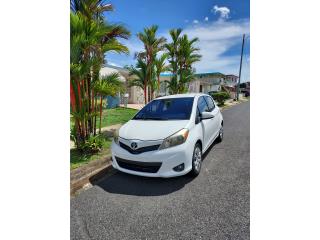 Toyota Puerto Rico Yaris Hatchback 2014, 27,500 millas.