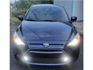 Toyota Puerto Rico Yaris 2017, standard, tiene 64 millas. Tiene 