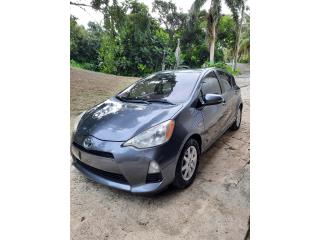 Toyota Puerto Rico Prius c 2013 poco millage $5500