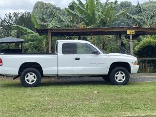 Dodge Puerto Rico Se vende Dakota 6 cilindro 4x4 nesecita reemi