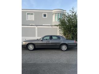 Lincoln Puerto Rico Lincoln Town Car 2004 Millaje 73,900- $7,000