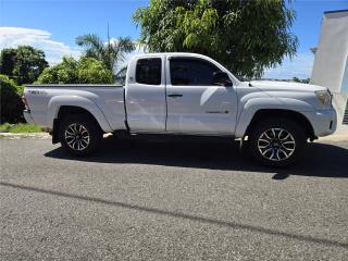 Toyota Puerto Rico Tacoma 2015 4x4 62000mg