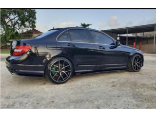 Mercedes Benz Puerto Rico Sedan de lujo