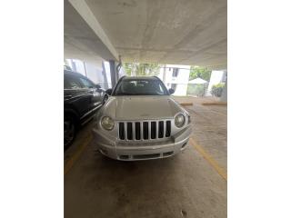 Jeep Puerto Rico Jeep Compass 2009 cuatro cilindros $2,000