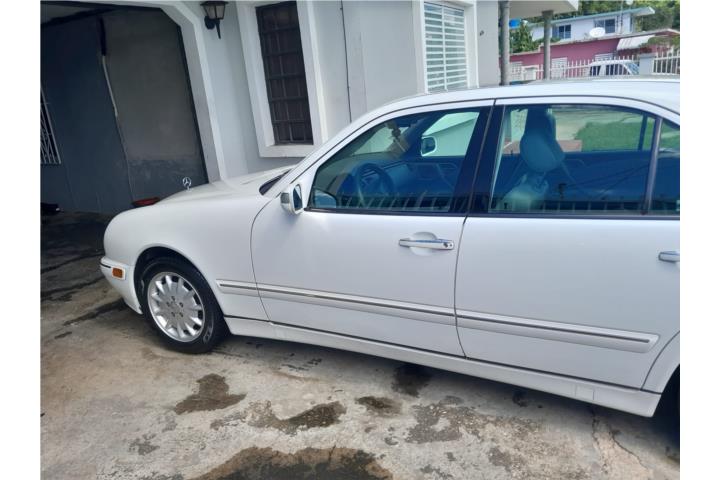 2000 Mercedes-Benz E320