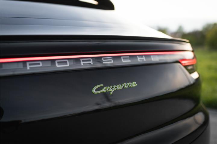 2023 Porsche Cayenne E-Hybrid Coupe Platinum Edition