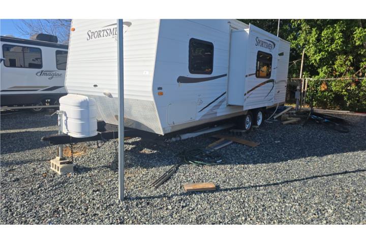 Remolque RV Camper Sportsmen de 25' del 2008