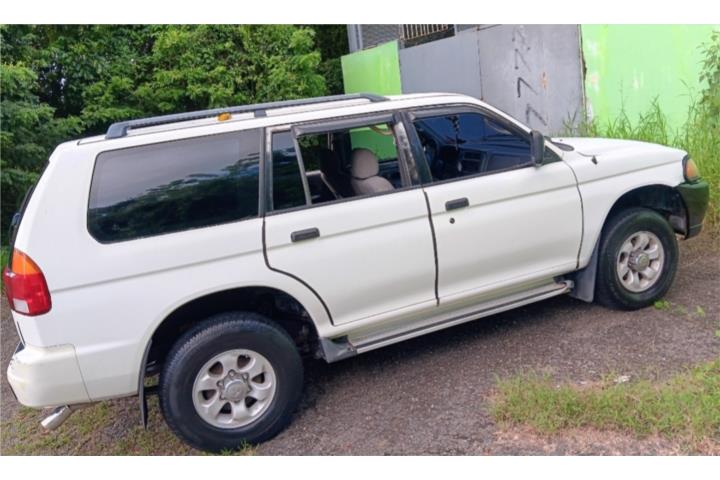 2001 Mitsubishi Montero
