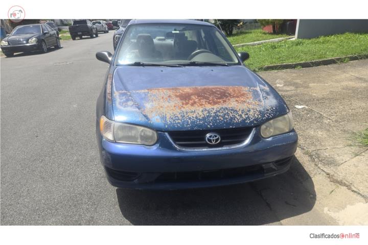 toyota corolla año 2000 // $2,400