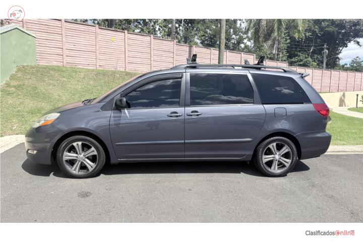 Toyota Siena 2010