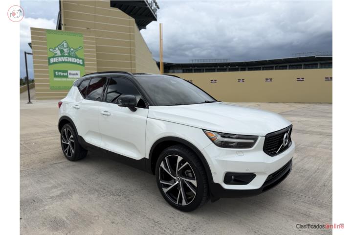Volvo XC40 2021 R-Design