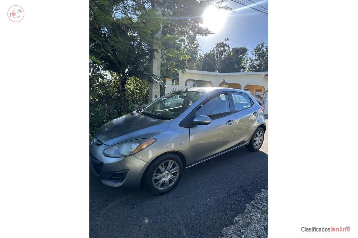 2014 Mazda 2 ( aire frío ?? )