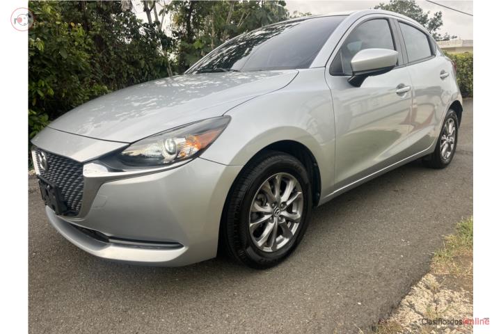 Mazda 2 2021 30100 millas un solo dueño