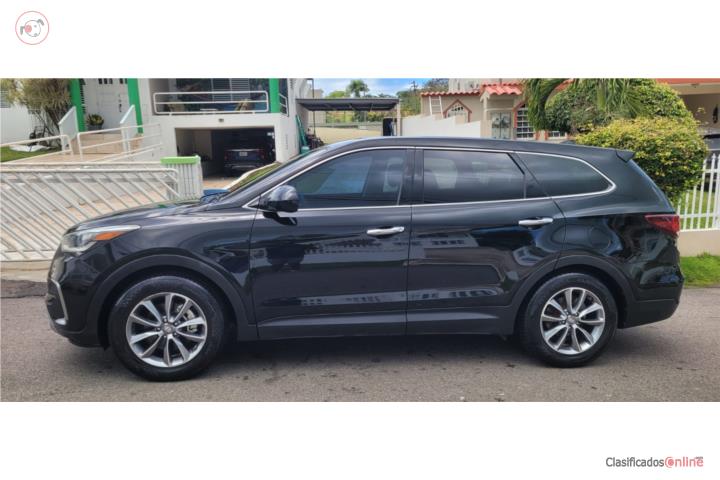 Hyundai Grand Santa Fe 2017 negra