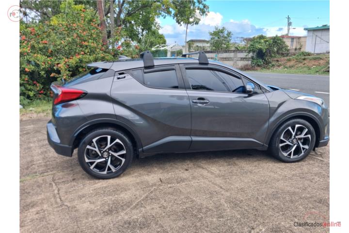 TOYOTA CHR XLE PREMIUM