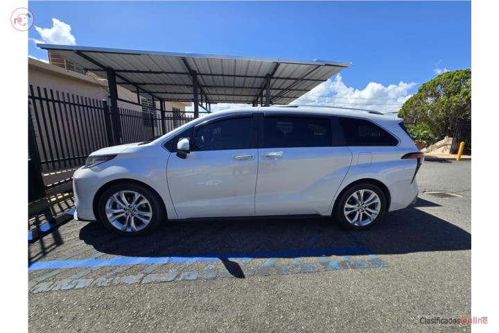 Toyota Sienna Platinum 2023