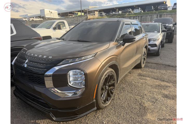 Mitsubishi Outlander SE 2023