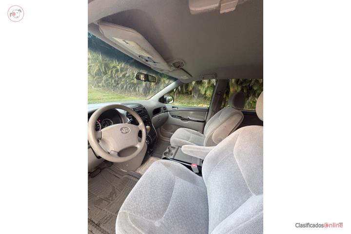 Sienna 2005 $2800 o mejor oferta
