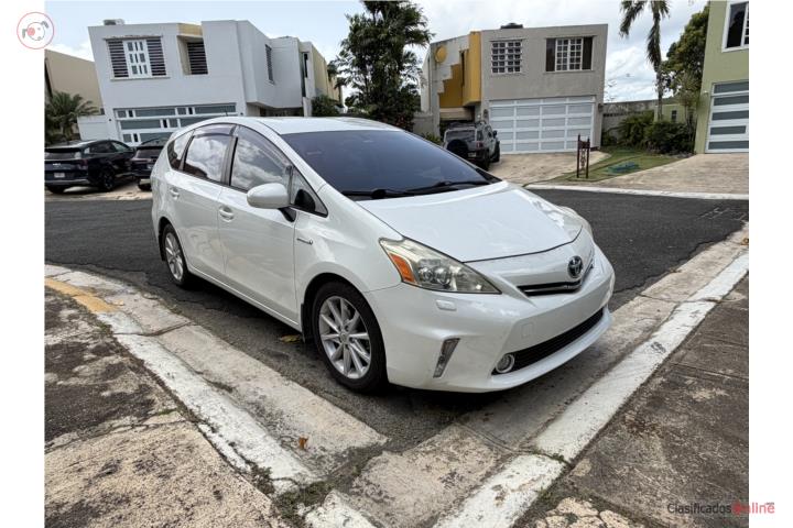 Toyota Prius V 2012 guagua híbrida