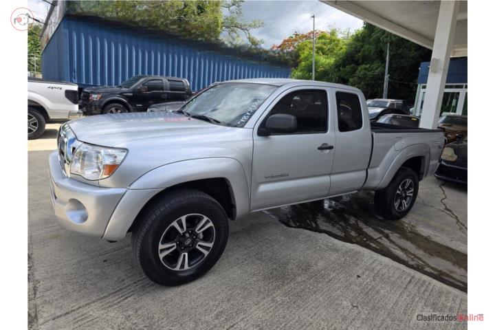 Toyota Tacoma 4×2 full label nítida