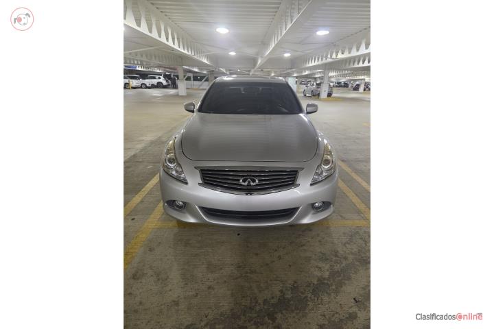 2012 INFINITI G37 Sedan Plateado