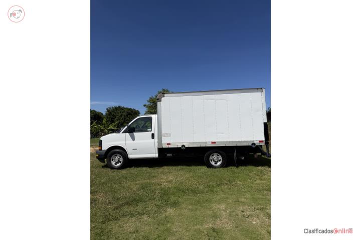 Chevrolet Express (Box Truck)