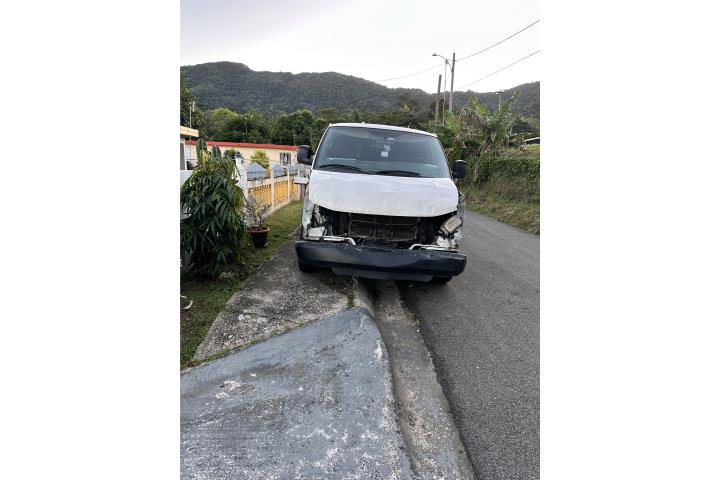 Chevrolet Chevrolet G Series del 2012