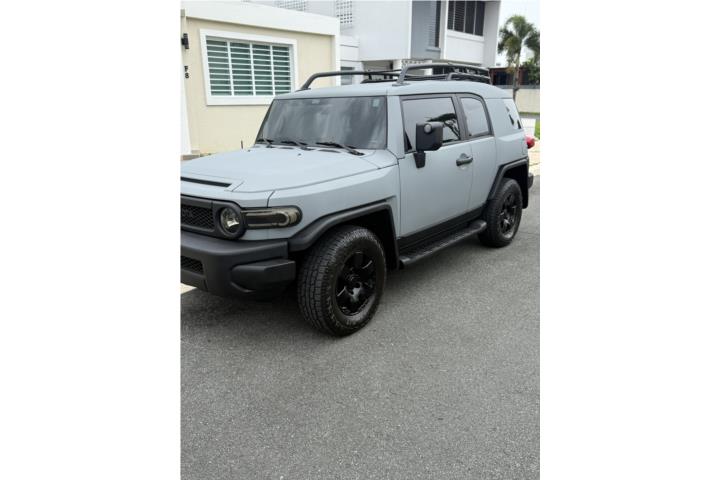Toyota FJ Cruiser 4x2  2010 $15,000.00