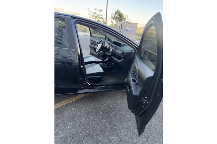 Prius C, Ahorra Gasolina, Todo le funciona.